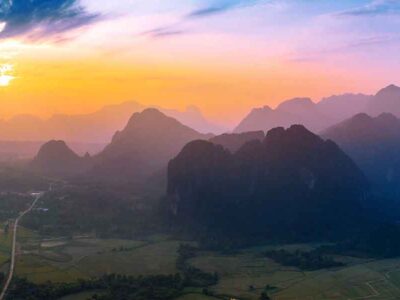 Zonsondergang boven Vang Vieng