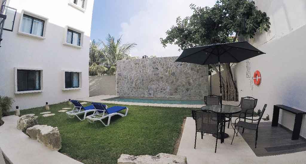 Afgelegen zwembadruimte in Viento Suites in Cancun