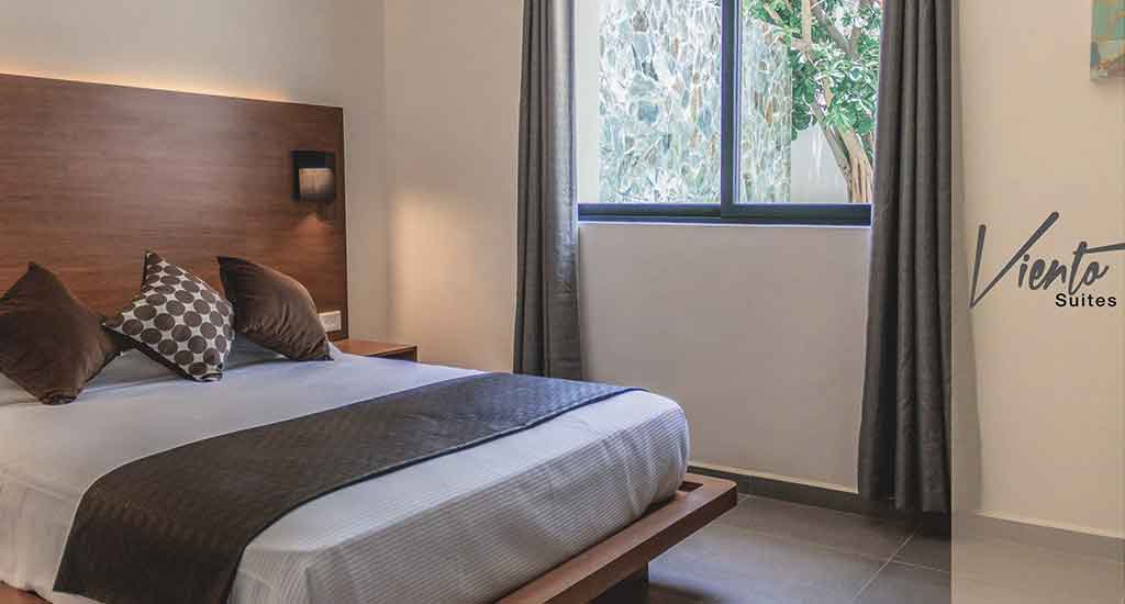 Slaapkamer in moderne stijl in Viento Suites in Cancun