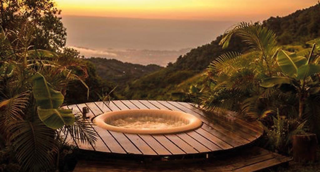 Jacuzzi midden in de jungle Sierra Alta Finca Minca Colombia